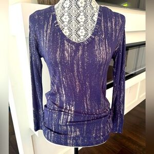Rock & Republic lightweight v neck navy sweater with silver “painted” details